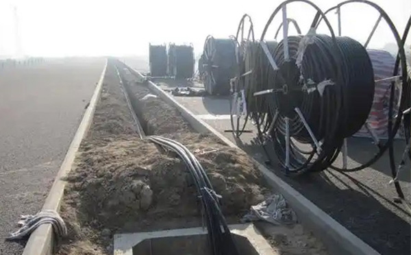 现代通信网络建设指南：华池光缆施工全流程技术解析与质量控制